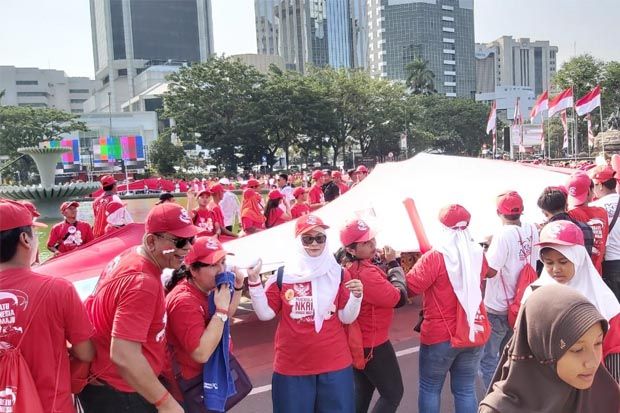 Jokowi-Kiai Ma’ruf Dilantik, Relawan Bentangkan Merah Putih 200 Meter