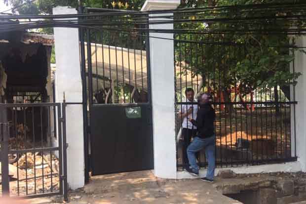 Pejalan Kaki Keluhkan Pintu Masuk Gedung DPR Masih Ditutup