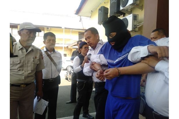 Polisi Tembak Pembunuh Sopir Taksi Online di Bogor