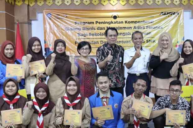 Lima SMK Jakarta Terima Dana Pendidikan Program Kelas Adira