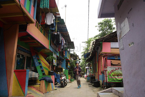 Sulap Kampung Kumuh Jadi Tematik, Camat Palmerah Gandeng Jakmania
