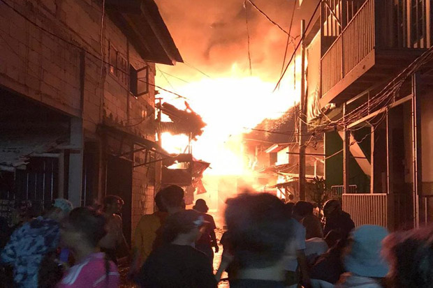 Kebakaran di Pluit, 21 Unit Mobil Damkar Diterjunkan