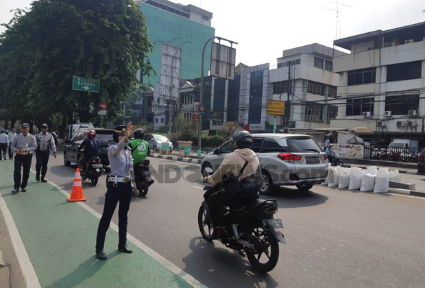 Diwarnai Adu Mulut, 50 Pelanggar Jalur Sepeda di Jalan Tomang Ditilang
