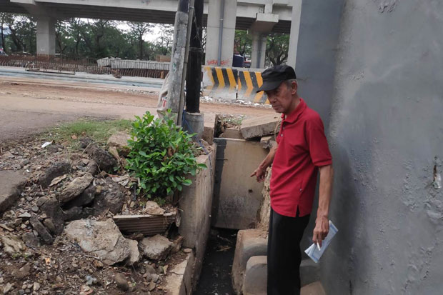 Terendam Banjir, Warga Cipinang Melayu Keluhkan Pembangunan Tol Becakayu