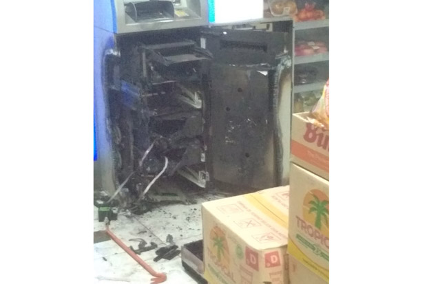 Pencuri Jebol Mesin ATM di Minimarket, Rp800 Juta Raib