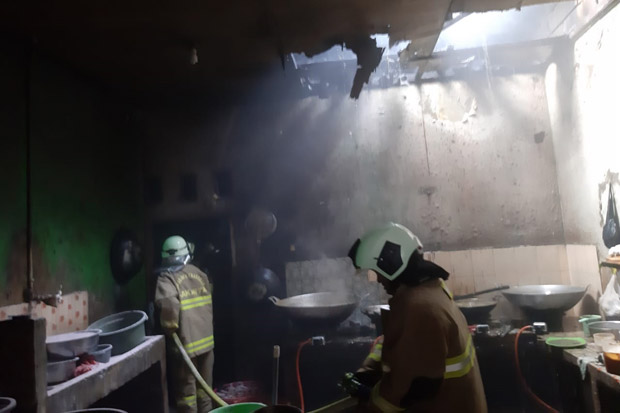Tabung Gas Bocor, Rumah Makan di Pasar Rebo Ludes Terbakar