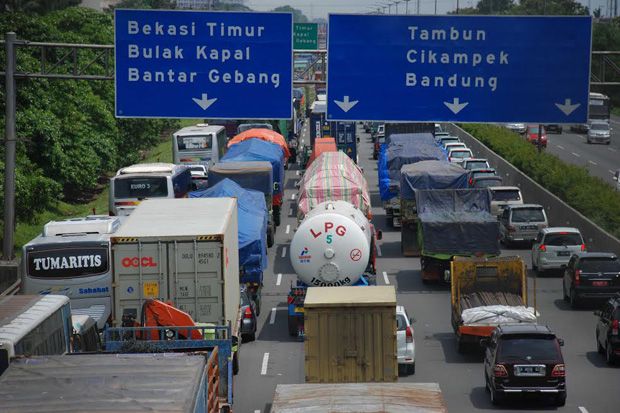 63 Ribu Kendaraan Tinggalkan Ibu Kota via Tol Jakarta Cikampek