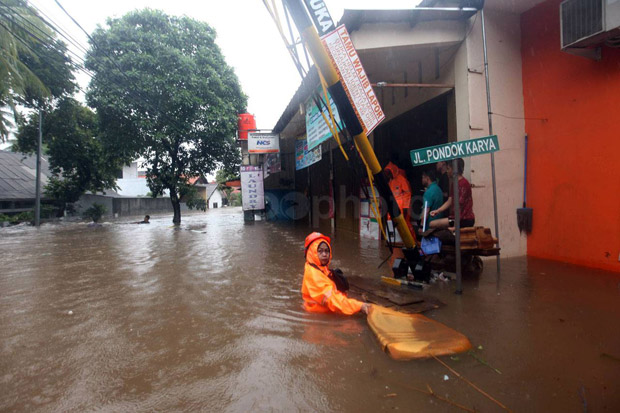 Jakarta Selatan Dikepung Banjir, Ribuan Warga Mengungsi