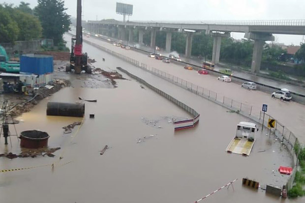 Tiga Lokasi Masih Terdampak Banjir di Tol Jakarta-Cikampek