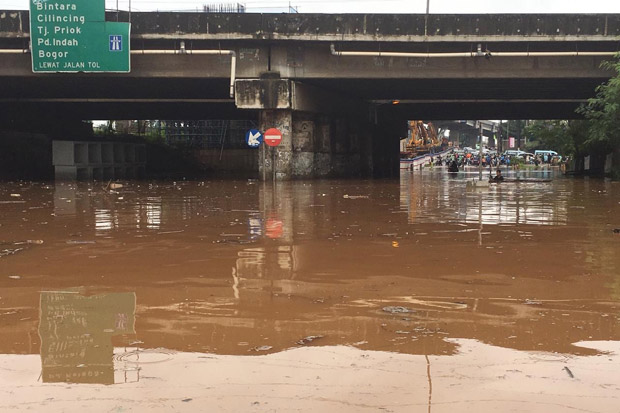 Bekasi Dikepung Banjir, Aktivitas Warga Lumpuh