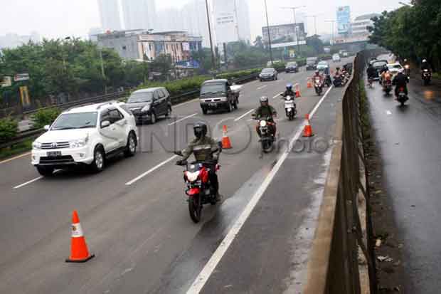 3 Jalan Utama Masih Terendam Banjir, Motor Diizinkan Masuk Tol