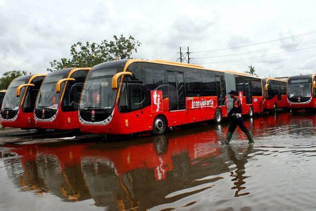 PT Transjakarta Hentikan Uji Coba 10 Bus Listrik Karena Banjir