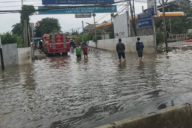 Hari Ketiga Banjir, Jalan Daan Mogot Masih Terputus