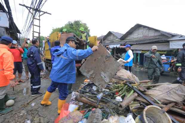 Penanganan Usai Banjir, Arief Pimpin Kerja Bakti Massal di Tangerang