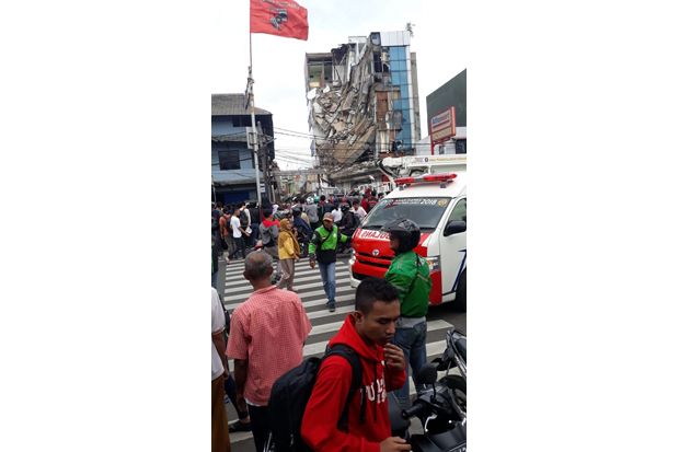 Tiga Korban Gedung Roboh di Palmerah Telah Dievakuasi ke RS Tarakan