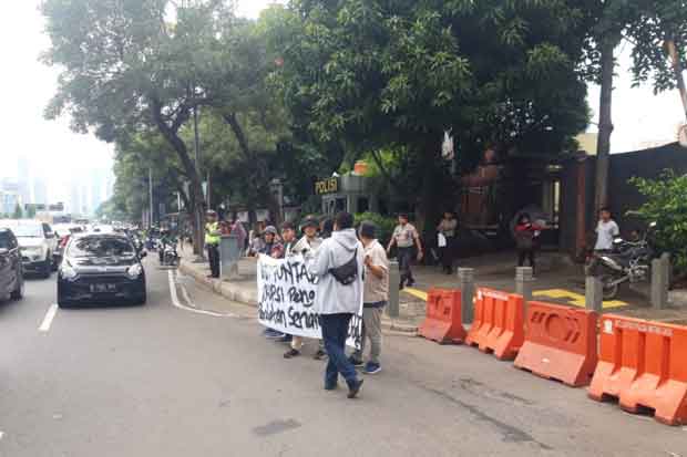 Aliansi Mahasiwa Demo di depan Polda Metro Jaya