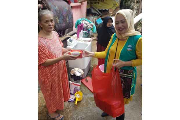 Kumpulkan Donasi, Aktivis Ibu Bella Jakarta Bantu Korban Banjir