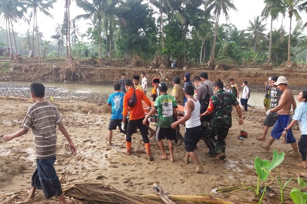 Hilang Dua Pekan Diterjang Banjir Bandang, Pelajar Bogor Ditemukan di Tepi Sungai Cidurian