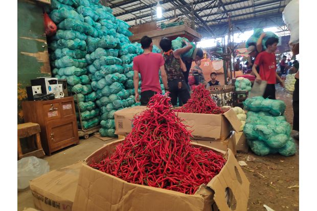Harga Cabai Rawit Merah di Pasar Induk Kramat Jati Naik Menjadi Rp85.000/Kg
