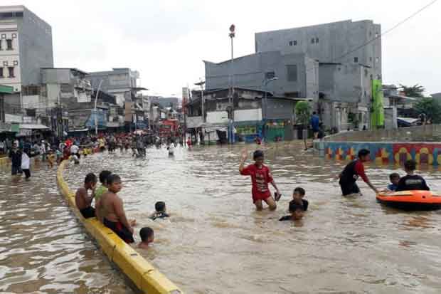 Diguyur Hujan Lebat, BMKG Ingatkan Jakarta Siaga Banjir