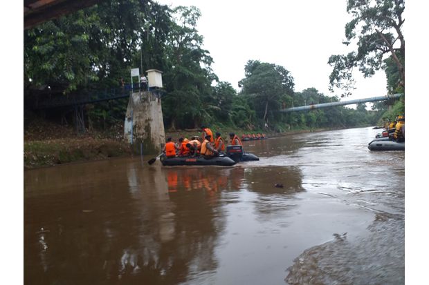 Brimob Polda Metro Jaya Tanam 1.000 Pohon di Bantaran Kali Ciliwung