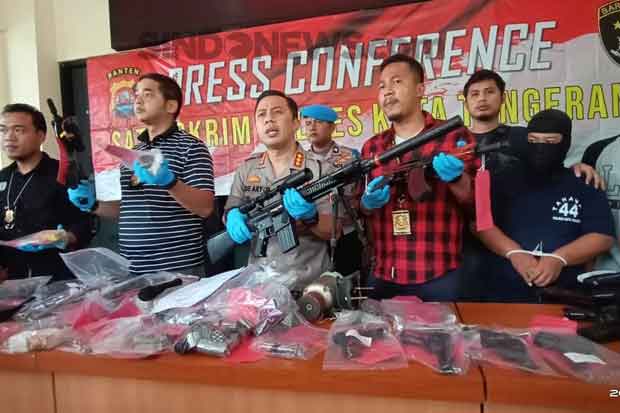Bisnis Rakit Senpi, Pegawai BUMN dan Pedagang Jengkol Dibekuk Polisi