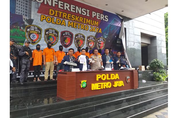 Delapan Pelaku Pembobol Rekening Ilham Bintang Diciduk Polisi