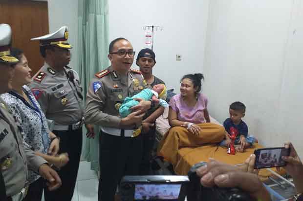 Lahir Dibantu Polisi, Bayi Ini Diberi Nama Muhammad Perwira Sambodo