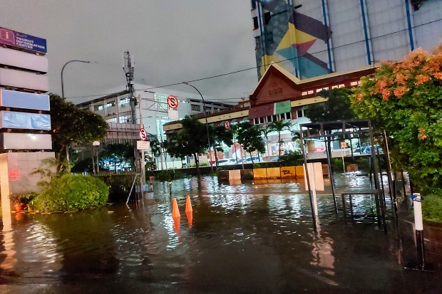 Diguyur Hujan Lebat, Sejumlah Ruas Jalan di Ibu Kota Terendam