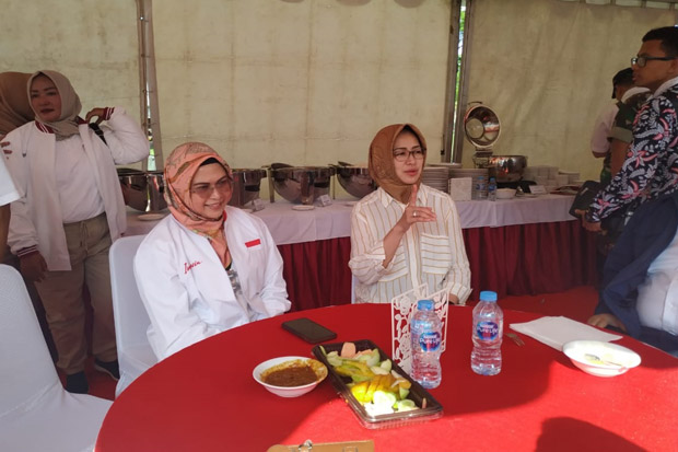 Siti Nur Azizah Duduk Satu Meja dengan Wali Kota Airin, Pertanda Apa?