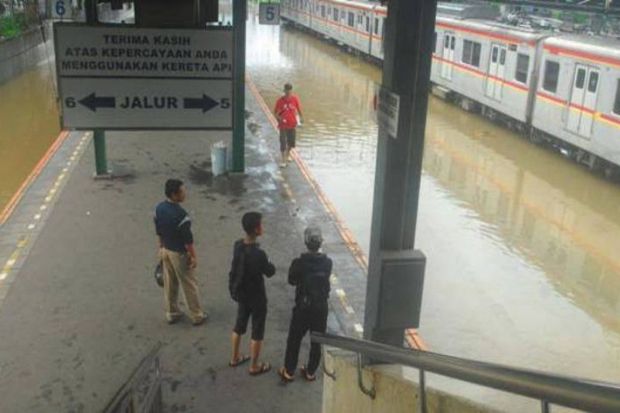 Dampak Banjir, Kereta Api di Area PT KAI Daop 1 Jakarta Alami Gangguan