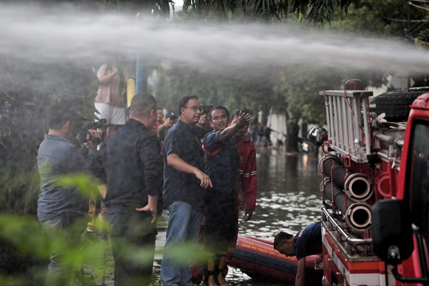 Anies Sebut Genangan Akibat Hujan Lokal, Bukan Kiriman dari Bogor