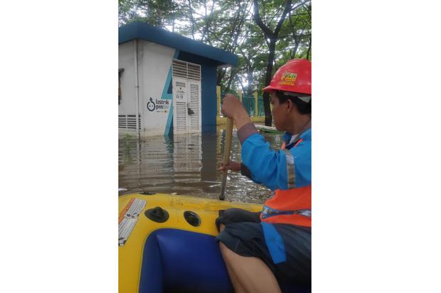 1.790 Gardu Terdampak Banjir Kembali Menyala