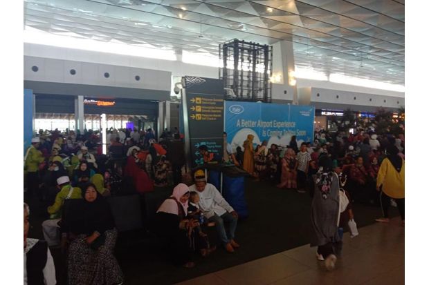 Penerbangan ke Saudi Ditutup, Jamaah Umrah Menumpuk di Bandara Soetta