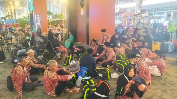 1.300 Jamaah Umrah Gagal Berangkat dari Bandara Soetta