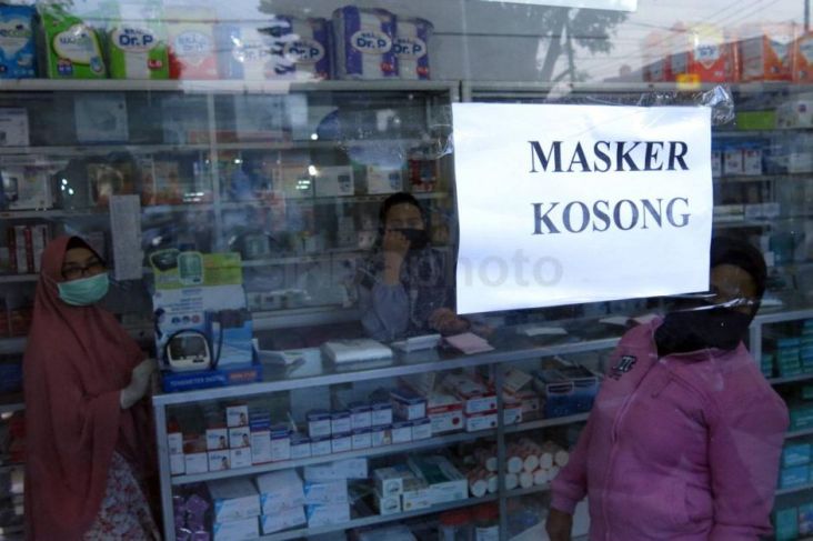 Gerebek Rumah Penimbun Masker di Ciracas, Belasan Dus Diamankan Polisi