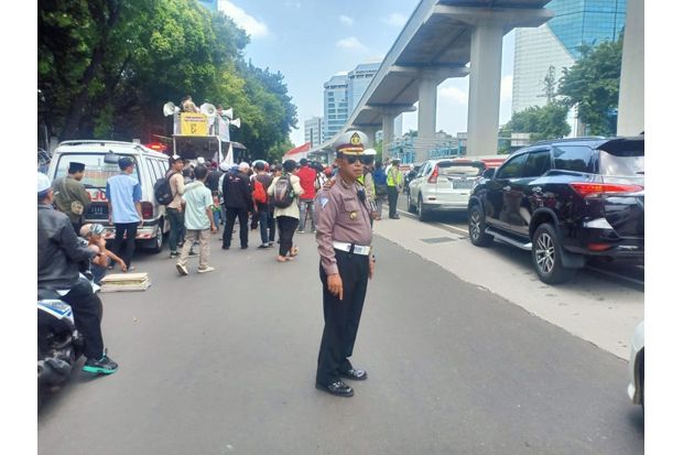 Peserta Aksi 212 Datang ke Kedubes India, Polisi Tutup Akses Jalan Rasuna Said