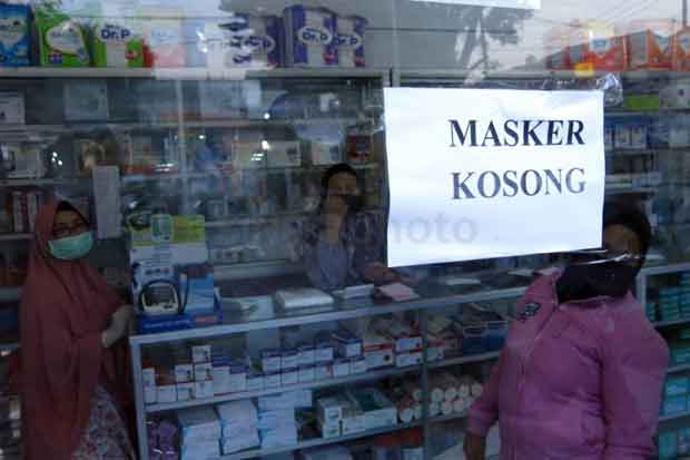 Masker Langka, Ibu-ibu di Pasar Minggu Khawatirkan Kesehatan Anak