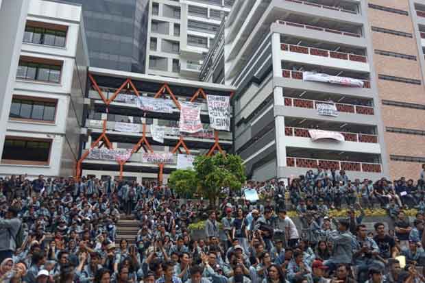 Longmarch, Ribuan Mahasiswa Gunadarma Tutup Jalan Margonda
