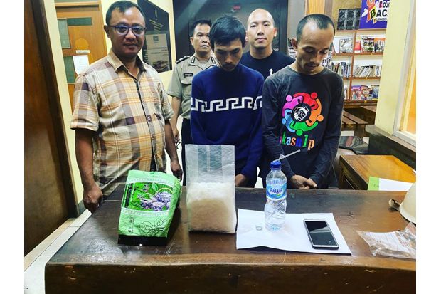 Ciduk Dua Pengedar Narkoba, Polisi Sita 1 Kg Sabu di Kebon Jeruk