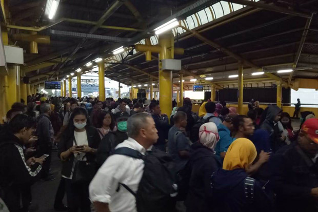 Khawatir Corona, Ini Aktivitas Penumpang setelah Turun KRL Commuter Line