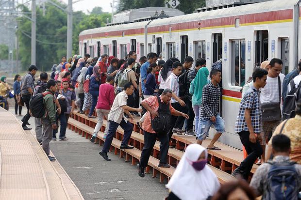 DPR Minta KCI Terapkan Protokol Kesehatan di KRL Commuter Line