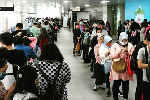Penumpang Menumpuk, MRT Evaluasi Pembatasan Jam Operasional