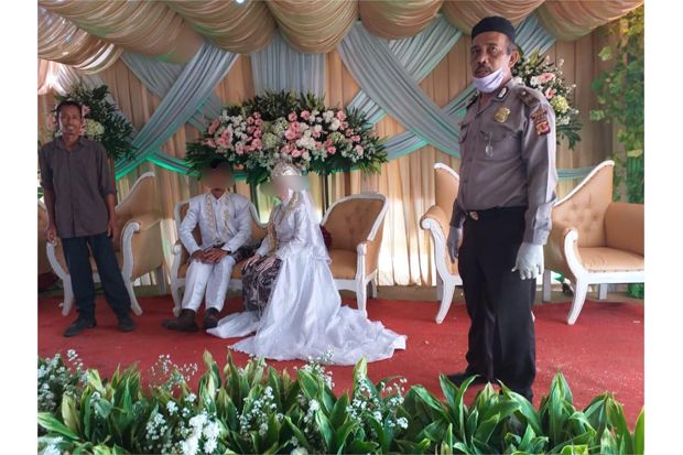 Cegah Covid-19, Polisi Bubarkan Resepsi Pernikahan Warga di Bogor