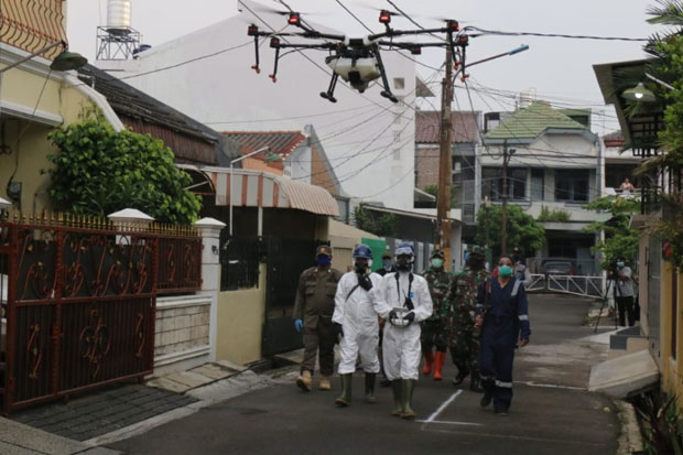 Selama 2 Hari, DKI Semprotkan Disinfektan Pakai Drone dan Spray Darat