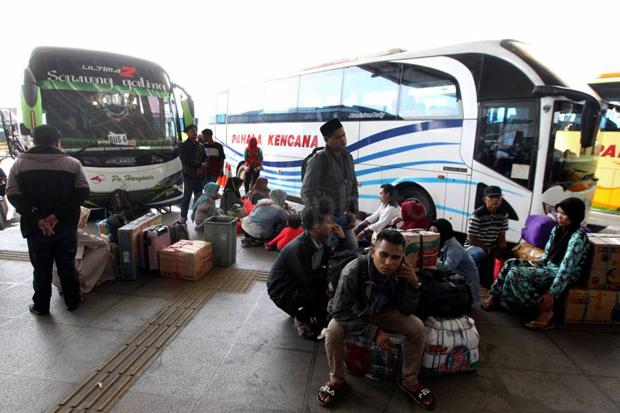 Belum Ditutup Akses Keluar Masuk Jakarta, Penumpang Bus AKAP Turun 50 Persen