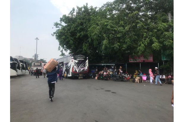 DKI Zona Merah Corona, Penumpang Bus Tujuan Madura Melonjak di Tanjung Priok
