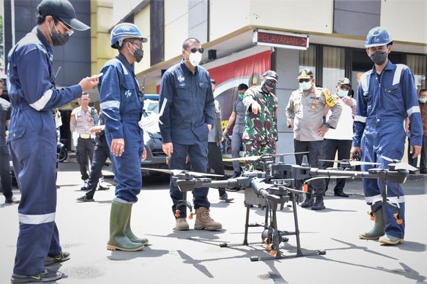 Drone Disinfektan Semprot Kantor Polrestro dan Kodim Depok